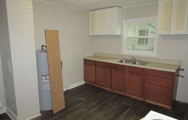 2 beds, 1 bath, $895