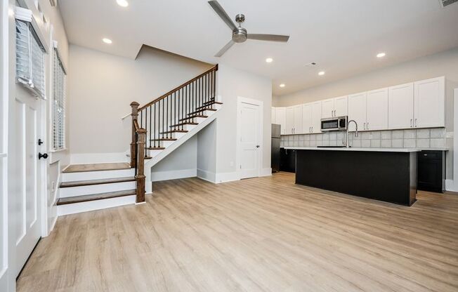 616 LINWOOD AVE NE
