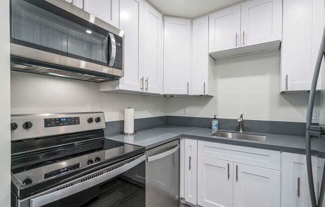 1 bed, 1 bath, 595 sqft, $2,400, Unit 19