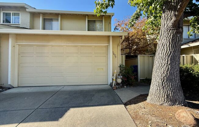 Completely Updated 3 Bed 2.5 Bath Walnut Creek Townhome - Heather Farms HOA