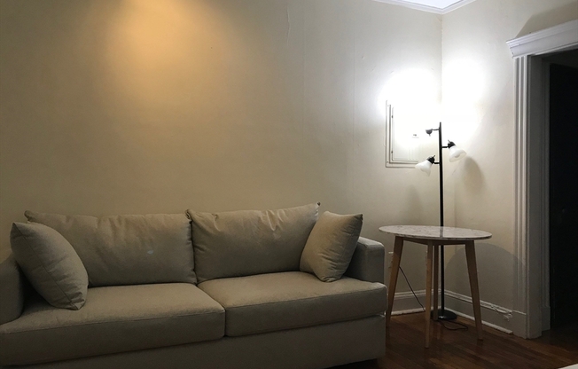 1 bed, 1 bath, 420 sqft, $2,200, Unit 21
