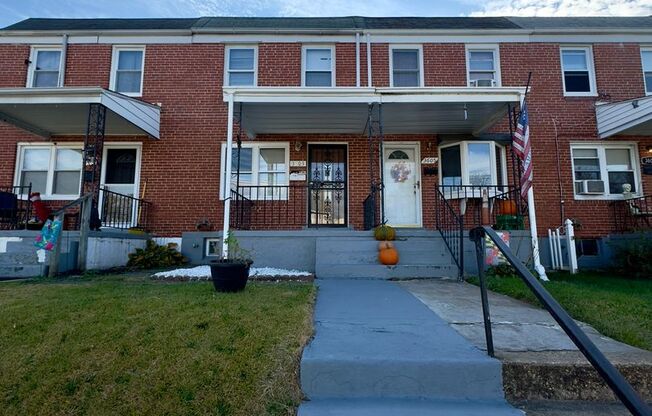 Charming 2Bed/1.5Bath Townhome with Modern Upgrades and Outdoor Space in Violetville MD