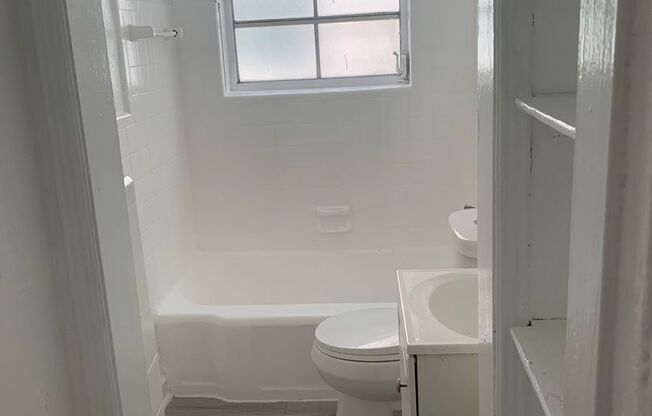 Charming 2 Bed / 2 Bath in Prime South Beach