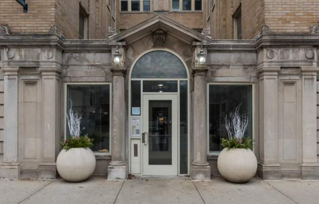 1320 E HYDE PARK BLVD