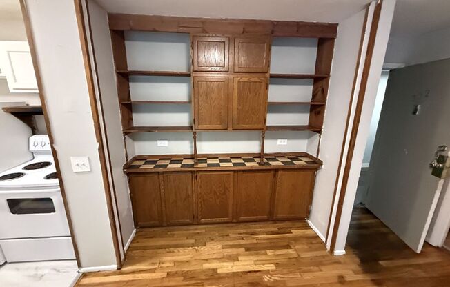 2 beds, 1 bath, 650 sqft, $1,195, Unit 3060-302