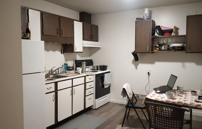 2 beds, 1 bath, 800 sqft, $1,250, Unit 16