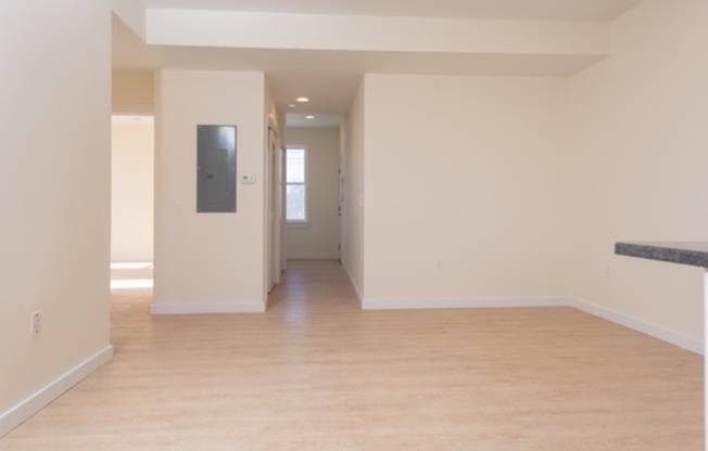 2 beds, 2 baths, $1,650, Unit B