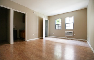 Studio, 1 bath, 375 sqft, $1,299, Unit 17