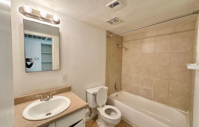 2 beds, 2 baths, 800 sqft, $1,050, Unit A