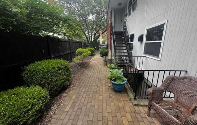 247 S 18 ST
