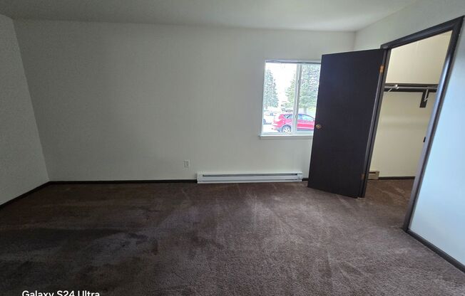 2 beds, 1 bath, $1,350, Unit 2