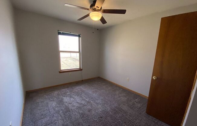 3 beds, 1 bath, $1,095