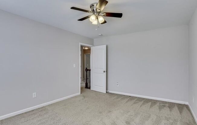 5 Bedroom 3 Bath In Evans!