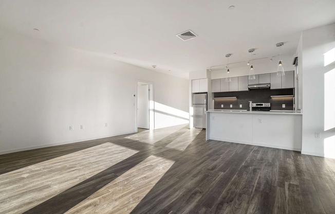 3 beds, 2 baths, 1,154 sqft, $6,500, Unit 406