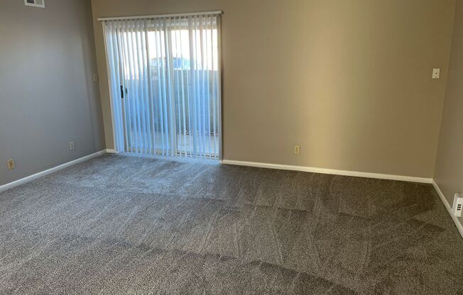 2 beds, 1 bath, 948 sqft, $1,079, Unit 074