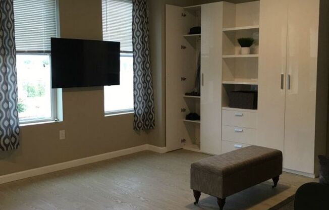 Studio, 1 bath, 280 sqft, $1,435, Unit 404