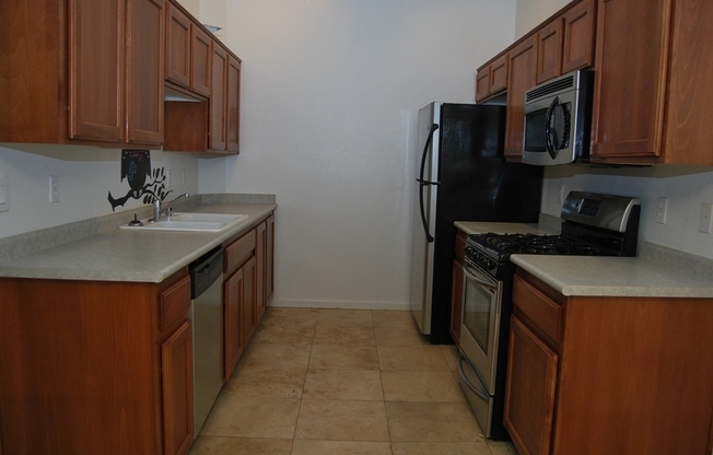 3 beds, 2 baths, $1,690, Unit # 2111