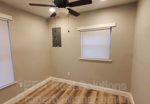 345 1/2 DAKOTA AVE