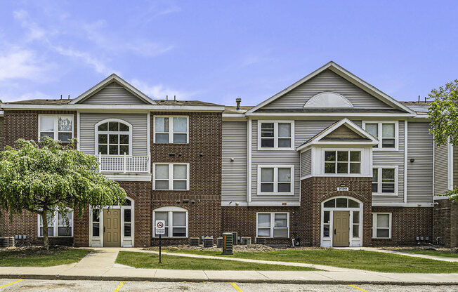 Well-Maintained Apartments at Orchard Lakes Apartments, Toledo, OH 43615