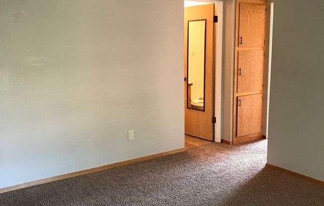 2 beds, 1 bath, 720 sqft, $1,020, Unit 43