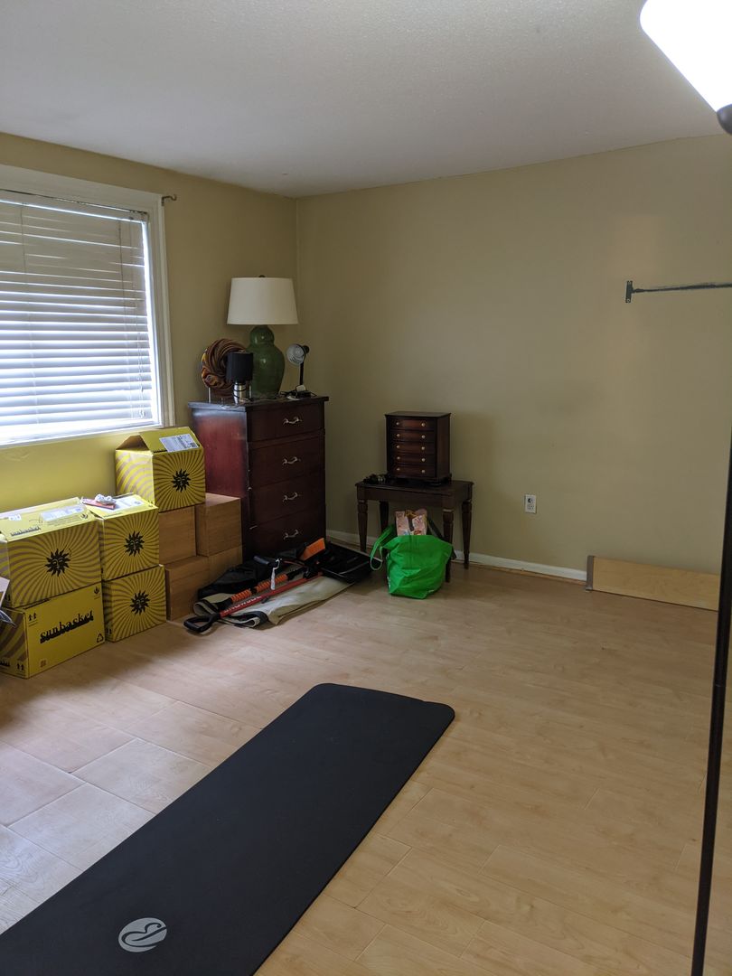 Somerville 2 bedroom with parking for 9/1