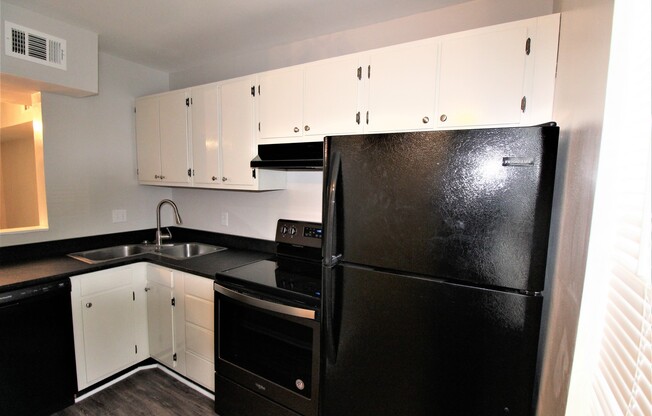 2 Bedroom Townhome in Cotswold!