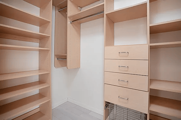 Studio, 1 bath, 579 sqft, $3,500, Unit 8U