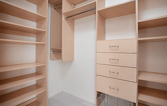Studio, 1 bath, 579 sqft, $3,500, Unit 8U