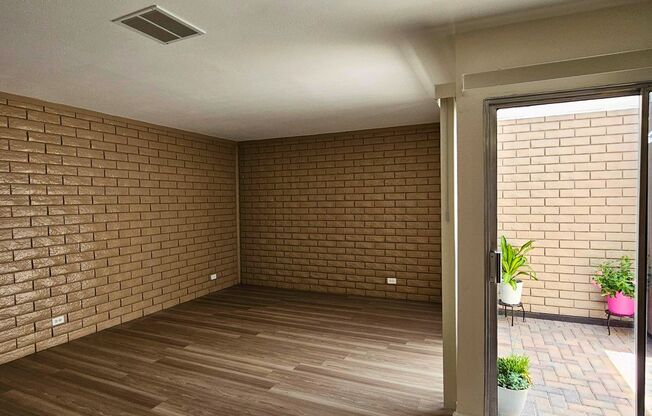 Dedicated to ACTIVE MILITARY OR VETERAN FAMILIES - 3BR/2BA Townhome in NLV!