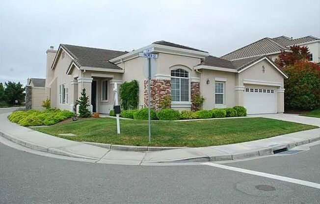 Spacious 3 to 4 Bedroom, 4-Bath Home in Prime Westside San Ramon w/huge Solar Savings!