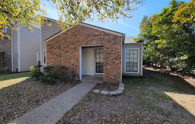 College Station -   2 bedroom / 2 bath Townhome with washer/dryer!!