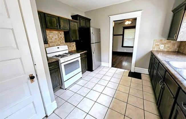 3 beds, 1 bath, $1,250