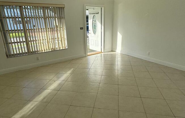 2 beds, 1 bath, $2,500