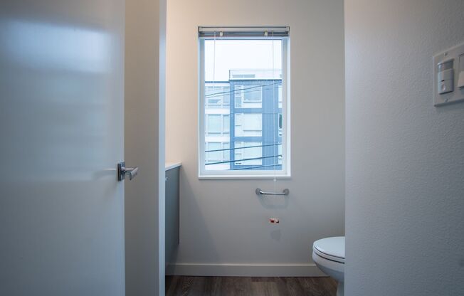 Modern 3BR/3BA Townhouse with Rooftop Views in Yesler Terrace