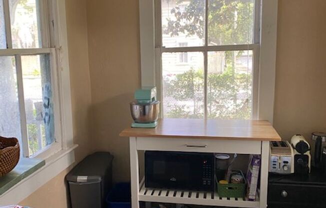 1 bed, 1 bath, $950, Unit 2