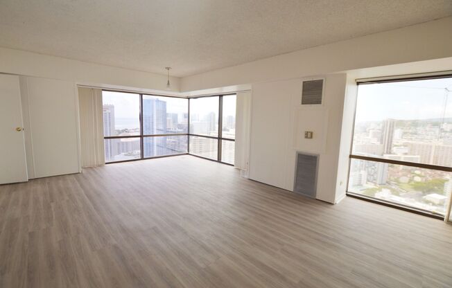 Century Center 2 bed, 2 bath, 1 parking 1065 Sq Ft with Awesome Views!