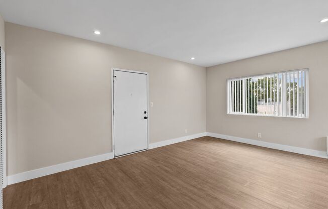 2 beds, 1 bath, 720 sqft, $2,500, Unit Unit #4