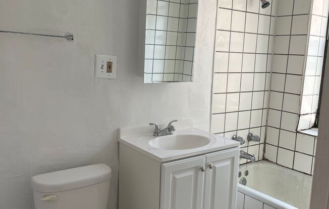 Studio, 1 bath, $1,050, Unit 222