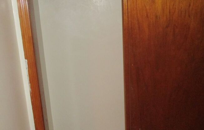 2 beds, 1 bath, 903 sqft, $1,140, Unit H-5