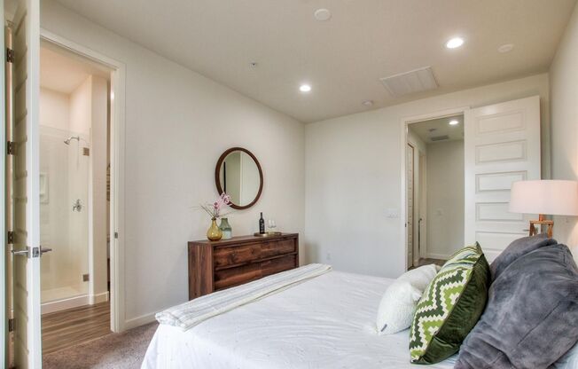 3 beds, 3.5 baths, 1,582 sqft, $2,595, Unit 2