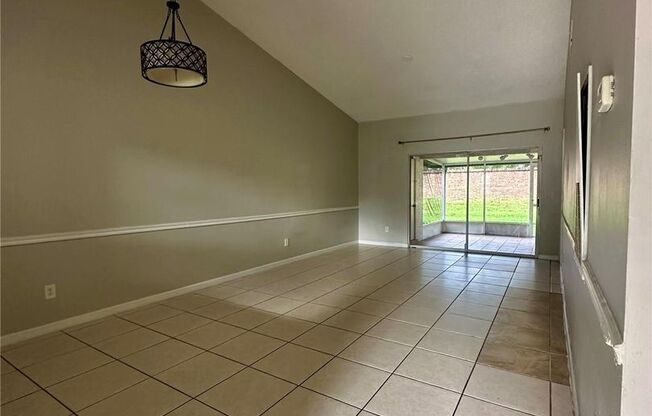 A Charming 2-Bedroom Villa Close to Orlando International Airport.