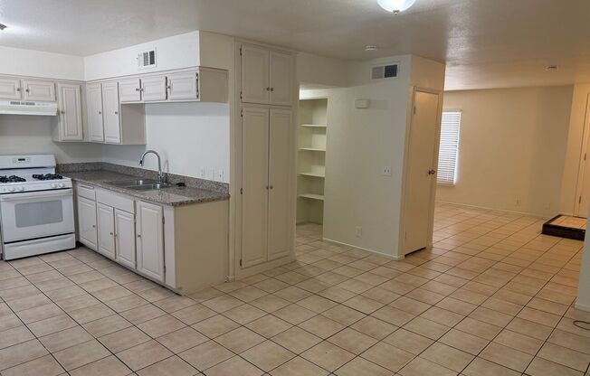 4 Bedroom 1.5 Bathroom Cheyenne & Civic Center