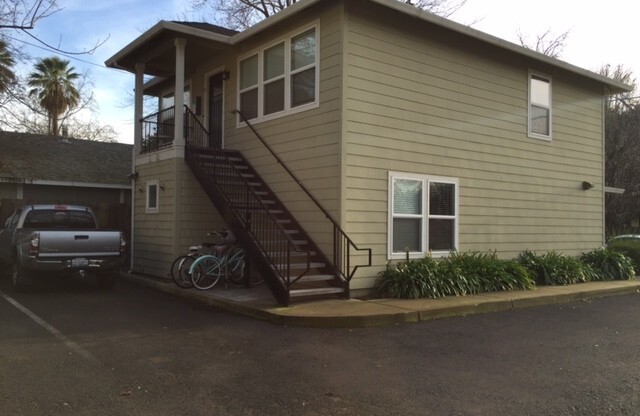 2 beds, 1 bath, $1,450, Unit 2