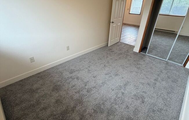 2 beds, 1 bath, 720 sqft, $1,350, Unit 359-6007