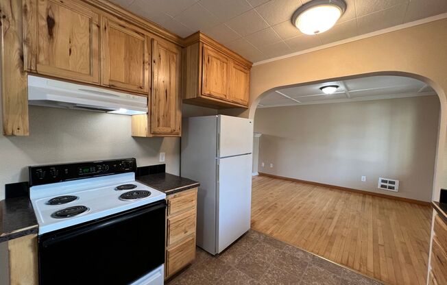 2 beds, 1 bath, $1,595, Unit Unit C-20