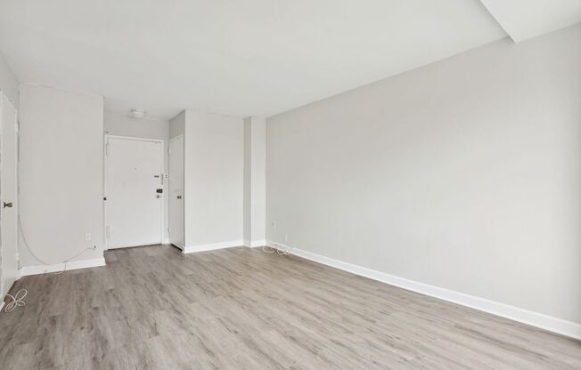 Spacious & Bright Studio at River Place West