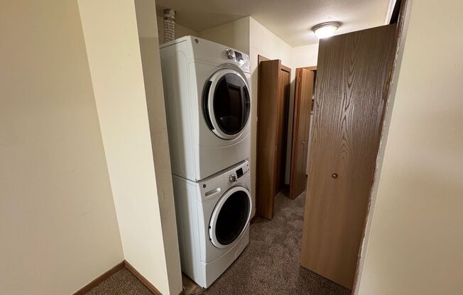 3 beds, 1 bath, 1,040 sqft, $1,695, Unit 3164-304