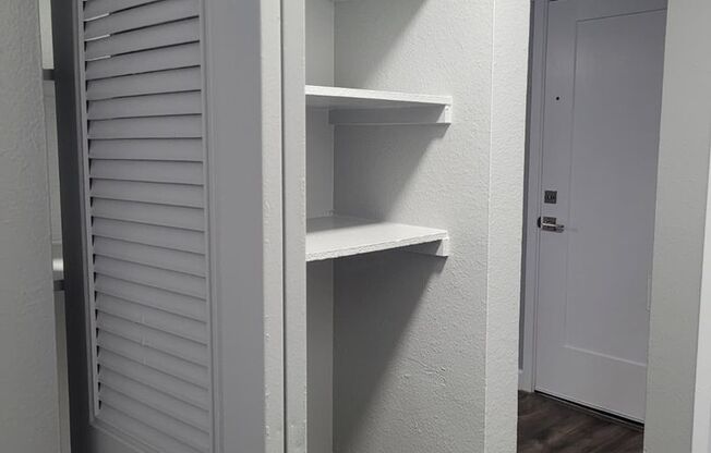 3 beds, 1 bath, 945 sqft, $1,700, Unit 1326 M4