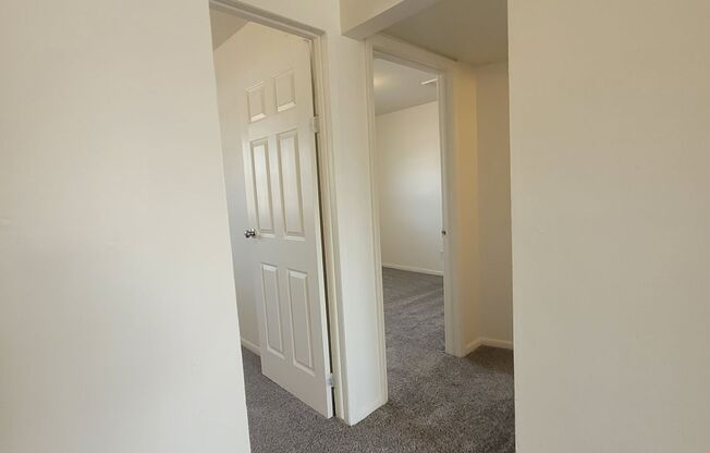 2 beds, 1 bath, 675 sqft, $708, Unit 430 Winfield-Unit 03