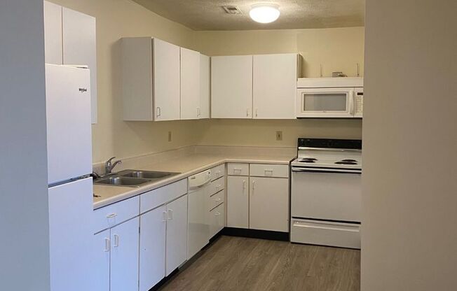 2 beds, 1 bath, 1,188 sqft, $800, Unit 617 N.12TH ST. #4